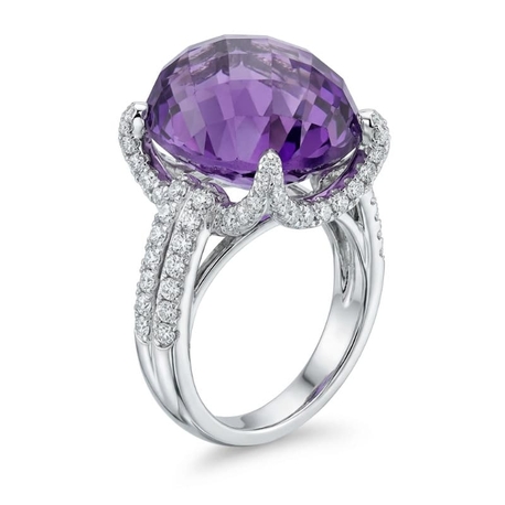 Witgouden ring met grote amethist en 114 briljantjes