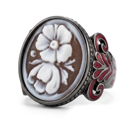Rode ring met camee bloem van Diluca Cameo