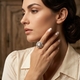 Witte emaille ring met camee van Diluca