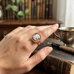 Rosé vergulde ring Diluca met camee damesprofiel