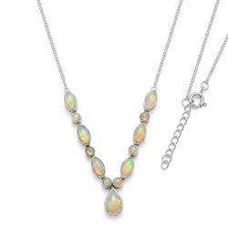 Zilveren collier met opalen uit Ethiopie cabochon geslepen
