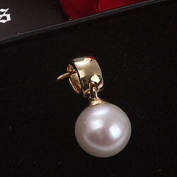 Gouden hanger met witte parel