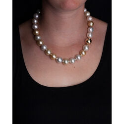 Zuidzee parelcollier gouden sluiting wit en gouden parels