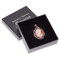 Rose vergulde hanger camee met robijn en pareltjes