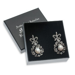 Zoetwaterparel gestrikte zilveren oorhangers markasiet