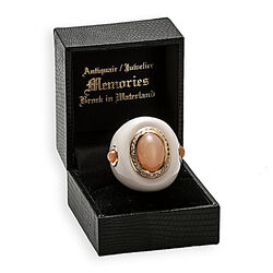 Roomwitte kunststof ring met goud en roze maansteen en briljant