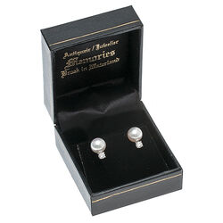 witgouden pareloorbellen met briljant