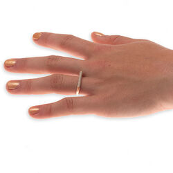 Geel gouden ring strak van vorm met vele briljanten