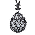 zwart wit ei hanger met agaat en zirkoon Fabergé 