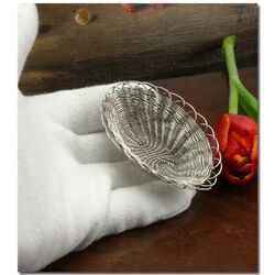 Zilveren mandje van zilverdraad