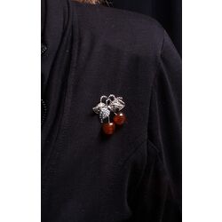 Zilveren broche kersentros carneeol en markasiet