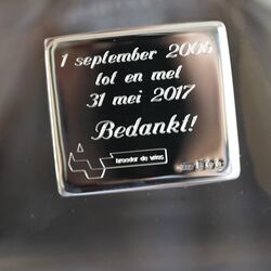 Gravering op karaf als bedankje