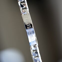 Gravering datum in armband