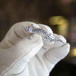 Salamander broche pareltjes robijn zilver