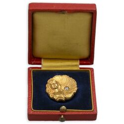 Art Nouveau gouden muntbroche damesportret ondergaande zon diamant rond 1890.