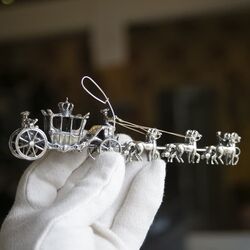 Miniatuur zilveren gouden koets handwerk uit Schoonhoven