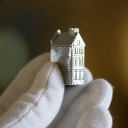 Zilveren miniatuur grachtenhuisje grachtenpand pakhuisje