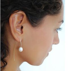 Gouden hanger en oorbellen witte parel Sanne Kickken
