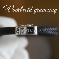 Voorbeeld gravering op Slik armband