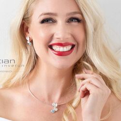 Bastian Inverun zilveren hanger rond blauw topaas