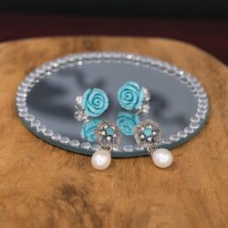 Zilveren oorstekers bloemvorm met opaaltje