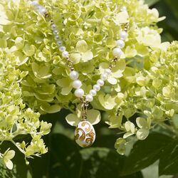Fabergé hanger met wit en oranje emaille 01493wo