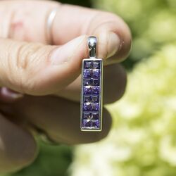 Zilveren hanger met paars zirconia