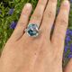 Prachtige blauwe topaas ring in witgoud