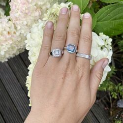 Zilveren ring met bolletjes en paars zirconia ZInzi ZIR800