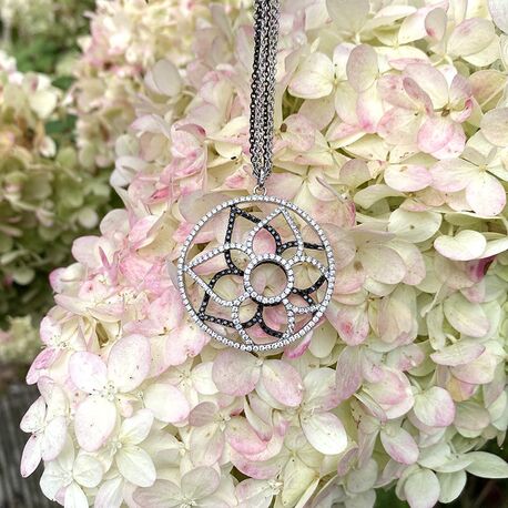 Silver Rose hanger met zwart en wit zirconia