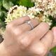 Witgouden ring met peervormig diamant en briljantjes