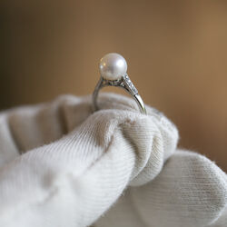 Witgouden ring met parel en oud slijpsel diamanten gemaakt rond 1920 Art Deco