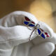 Zilveren libel met rood en blauw emaille, markasiet en robijntjes
