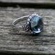 Zilveren ring met blauw topaas met kleine pareltjes