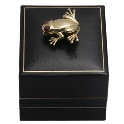 Gouden broche kikker met robijnen oogjes gemaakt rond 1970