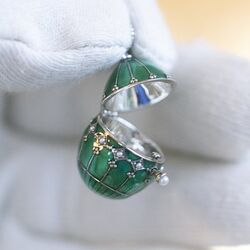 Groen ei hanger - doosje met pareltjes