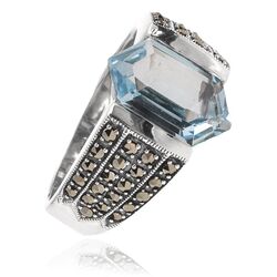 Zilveren ring bezet met markasiet en lichtblauw topaas