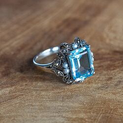 Zilveren markasiet ring met pareltjes en topaas