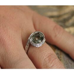 Witgouden diamanten ring met groen amethist