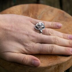 Zilveren ring met bloem matte bladeren