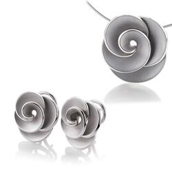 Zilveren set oorbellen en hanger matte bladeren