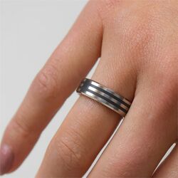 Boccia Titanium ring twee zwarten lijnen