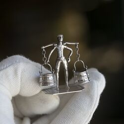 antiek zilveren miniatuur voorstelling boer met juk en emmers Van Geffen Amsterdam