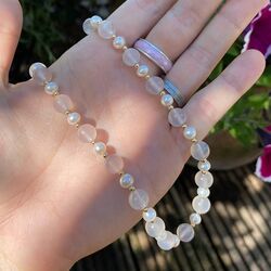 Roze chalcedoon collier met verguld slot