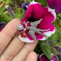 Zilveren broche vogel granaat en carneool