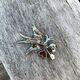 Zilveren broche vogel granaat en carneool