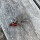 Zilveren broche vogel granaat en carneool