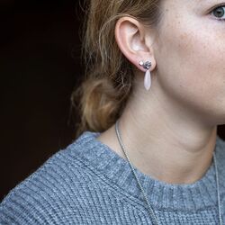 Zilveren markasiet oorstekers met peach moonstone