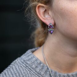 Zilveren markasiet oorstekers driehoek paars