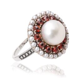 Zilveren parelring met granaatjes